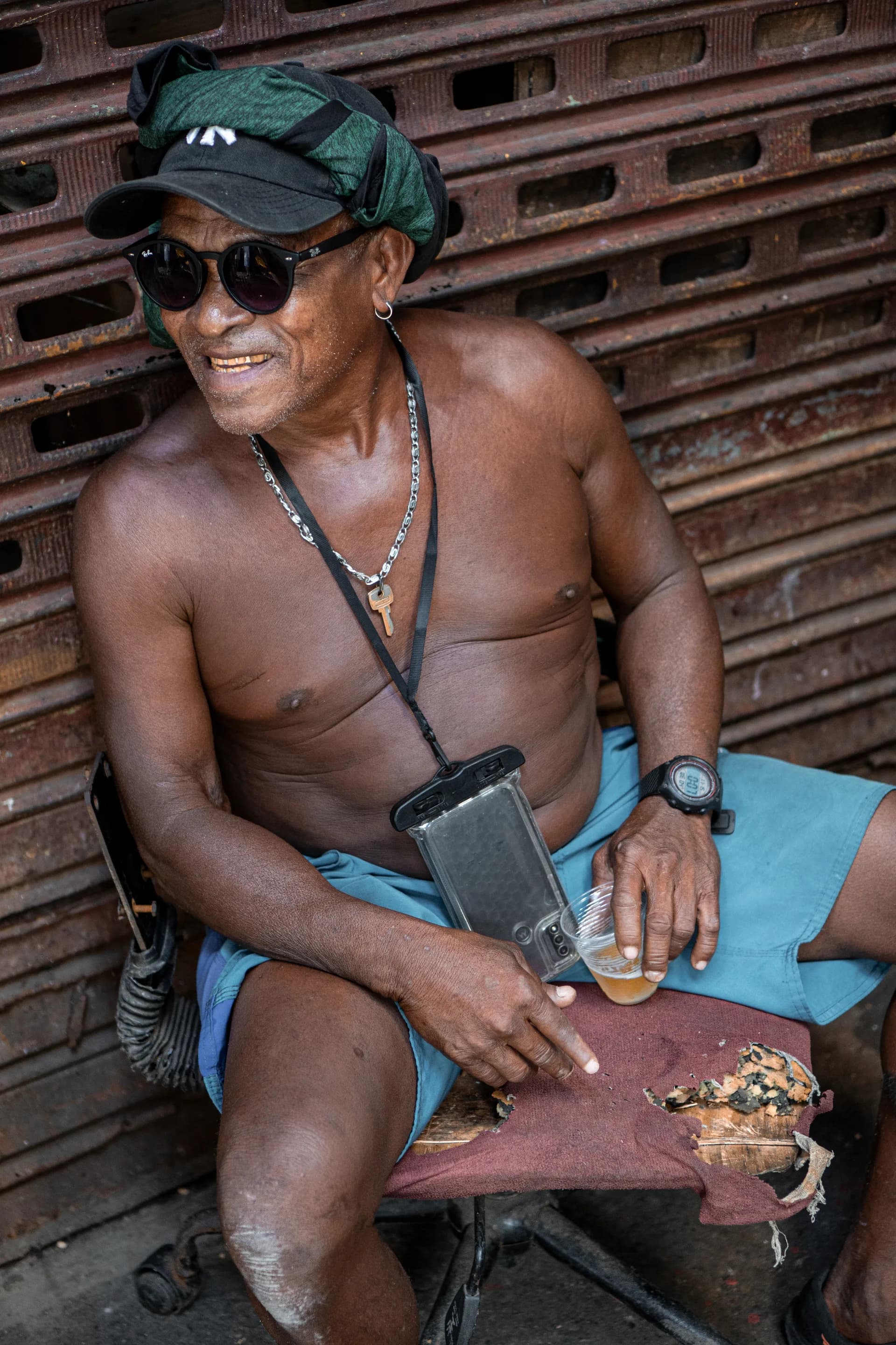 El Viejo de la Sonrisa Silenciosa